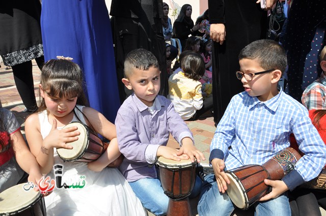 كفرقاسم – فيديو: بساتين الامل, السلام , والمحبة تحتفل بعيد الام على انغام عمو انس وجوقته ..